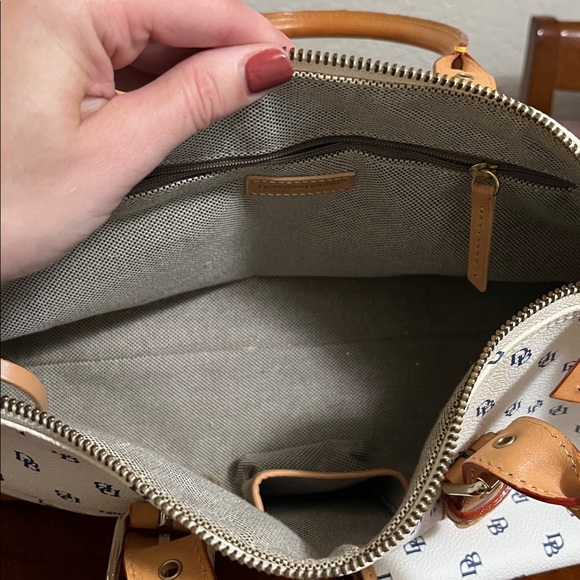Dooney & Bourke White and Brown Logo satchel - Picture 7 of 15